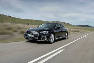 Grâce à sa chaîne de traction hybride rechargeable, l'Audi A8 échappe à tout malus et dispose d'une autonomie électrique officielle de 60 km.
