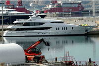 Le yacht « Rahil » appartenant à un oligarque russe proche de Vladimir Poutine a été immobilisé par les douanes dans le port de Marseille (photo du 15 avril 2022).
