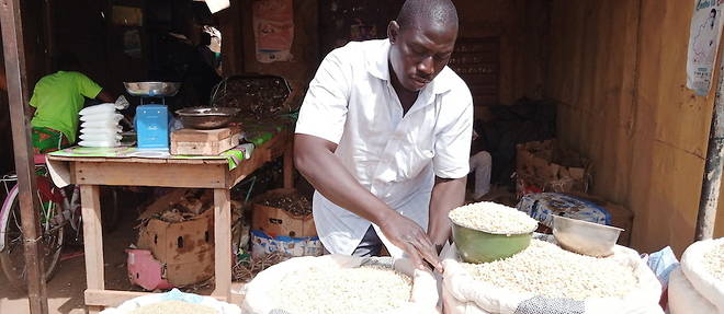 Signe de la realite de la crise cerealiere pour les populations : a l'image de Tidjani Mande, les operateurs economiques n'ont jamais vendu aussi cher leurs marchandises. 
