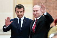 Vladimir Poutine avec Emmanuel Macron, en mai 2017, au château de Versailles .

