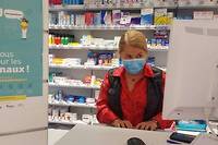 Véronique Prié dans sa pharmacie à Lorient.
