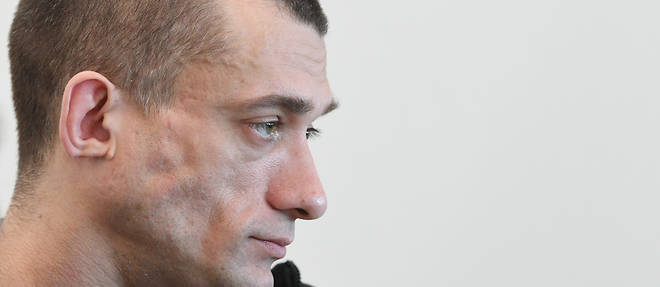L'artiste russe Piotr Pavlensky sera prochainement juge pour << violences avec arme >> commises lors d'une rixe au reveillon 2020,  a Paris. 
