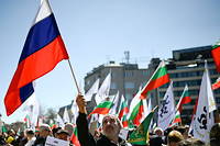 Le 6 avril 2022, des drapeaux bulgares et russes sont agités devant le parlement à Sofia à l'occasion d'une manifestation prorusse.
