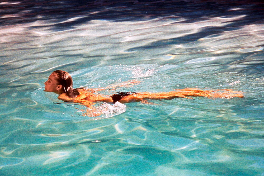 
        
          
            Aquatique. 
          Dans << La Piscine >>, de Jacques Deray, en 1969.