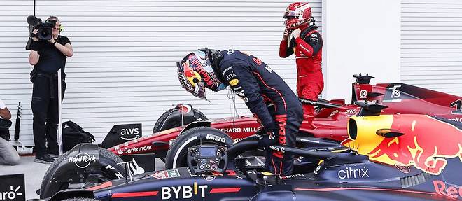 Verstappen, au premier plan, a pris la mesure du championnat à Miami et marqué un avantage psychologique sur Leclerc et les Ferrari
