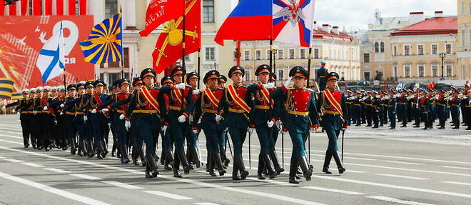 Des militaires lors du defile du 9 mai marquant le 77e anniversaire de la victoire sur l'Allemagne nazie pendant la Seconde Guerre mondiale, a Saint-Petersbourg, en Russie. 
