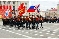 Des militaires lors du défilé du 9 mai marquant le 77 e  anniversaire de la victoire sur l'Allemagne nazie pendant la Seconde Guerre mondiale, à Saint-Pétersbourg, en Russie. 
