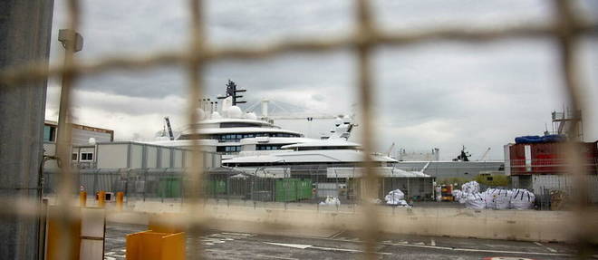 The mega-yacht Sheherazade, hangs at the port Marina du Carrara.  Alexei Navalny suspects it belongs to Vladimir Putin.
