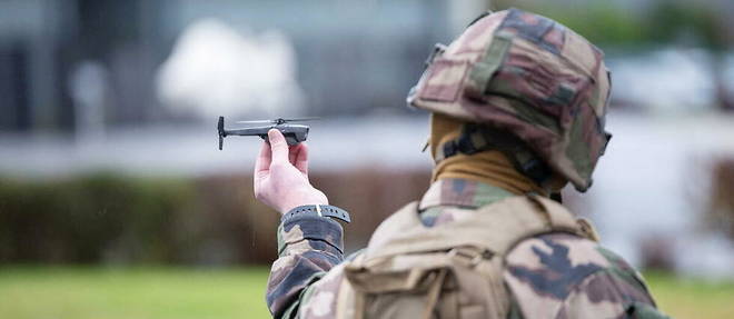 Un drone de l'armee pendant une manoeuvre de demonstration au 126e regiment d'infanterie de Brive-la-Gaillarde.
