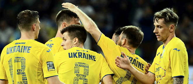 La selection ukrainienne l'a emporte 2 buts a 1 pour son premier match amical apres le debut de la guerre.
