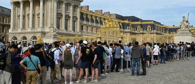Le tourisme "refleurit" au chateau de Versailles, malgre l'absence des Chinois