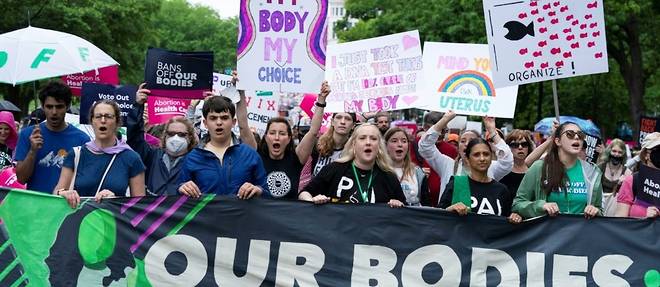Des dizaines de milliers d'Americains defilent pour defendre le droit d'avorter aux Etats-Unis