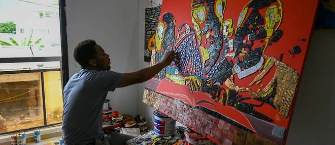 En Cote d'Ivoire, des telephones usages finissent en oeuvres d'art