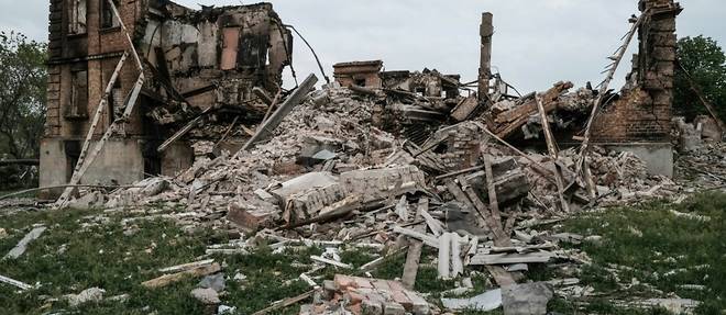 A Bilogorivka, au coeur de la bataille du Donbass, ruines fumantes et civils abandonnes