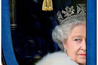 Elizabeth II, ici en 2009, de retour vers le palais de Buckingham apres avoir prononce le discours du Trone devant le Parlement.
