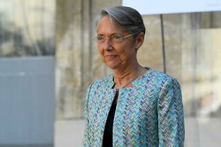 Ministre des Transports et ministre du Travail pendant le premier quinquennat Macron, Élisabeth Borne a également été, pendant un an, ministre de l'Écologie.
