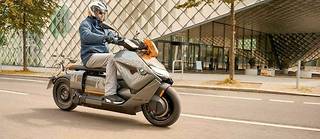 Les ventes de scooters électriques, comme le BMW CE 04, explosent en 2022.
