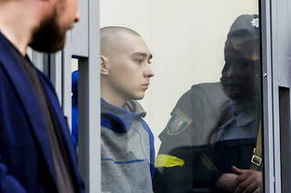 Vadim Chichimarine, 21 ans, est accusé d’avoir abattu un civil non armé le 28 février dans le nord-est de l’Ukraine.  
