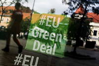 Les objectifs de decarbonation de l'economie, issus du Green Deal, sont donc tous revus a la hausse.
