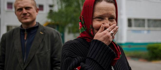 "S'il ne reste que des pierres...", s'inquietent des evacues ukrainiens