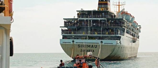 Indonesie: un ferry echoue avec 800 personnes a bord degage