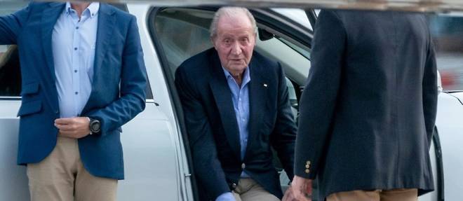 Juan Carlos Ier est arrive en Espagne, une breve visite qui fait grincer des dents