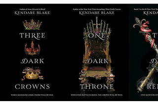 Les trois premiers tomes de la série « Three Dark Crowns »
