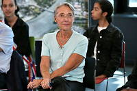 France's new Prime Minister Elisabeth Borne attends a meeting with students as part of her first official visit since her appointment, in Les Mureaux, a suburb of Paris, on May 19, 2022. - Borne, 61, is seen as an able technocrat who can negotiate prudently with unions, as the president embarks on a new package of social reforms that notably include a rise in the retirement age which risks sparking protests. (Photo by STEPHANE DE SAKUTIN / AFP)