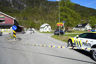 Au moins trois personnes ont été blessées, dont une grièvement, dans une agression ce vendredi dans le sud-est de la Norvège.
