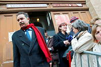 Le psychiatre Daniel Zagury, spécialiste des tueurs en série, quitte la cour d'assises du tribunal de Toulouse, le 20 février 2002.
