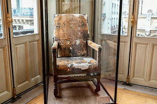"Un fauteuil de Molière", exposé à la Comédie française, à Paris.  
