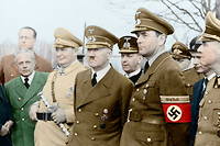 Adolf Hitler aux côtés de Goring et d'Albert Speer, en avril 1942.
