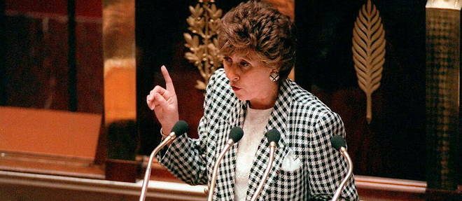 Edith Cresson prononce un discours, le 22 mai 1991 a la tribune de l'Assemblee nationale, lors de la declaration de politique generale de son gouvernement.
