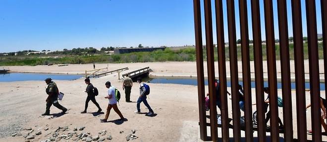En Arizona, pour de nombreux migrants, l'espoir passe par une breche dans le mur