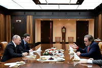 Vladimir Poutine et Oliver Stone en discussion au Kremlin, le 1er décembre 2017.
