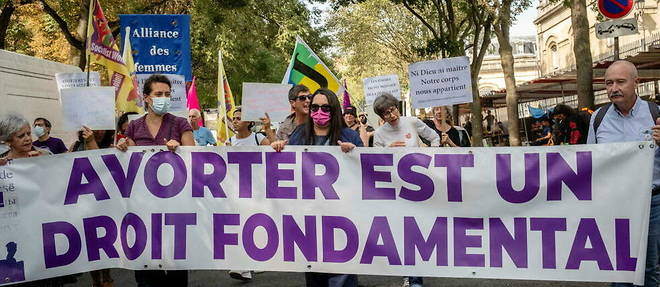 Manifestation le 25 septembre 2021 a Paris pour reclamer un allongement du delai legal de l'IVG de 12 a 14 semaines. 
