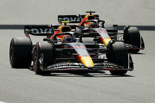 Max Verstappen a bénéficié de l'aide de son coéquipier Sergio Perez sur l'autre monoplace Red Bull pour remporter le Grand Prix d'Espagne.
