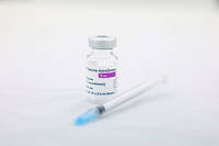 Le laboratoire pharmaceutique britannique AstraZeneca a annoncé lundi que son vaccin anti-Covid-19 Vaxzevria avait été approuvé en troisième dose pour les adultes dans l'Union européenne. (image d'illustration)
