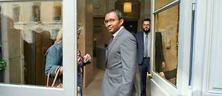 Pap Ndiaye lors de la passation de pouvoirs avec Jean-Michel Blanquer au ministère de l'Éducation nationale, le 20 mai 2022.
