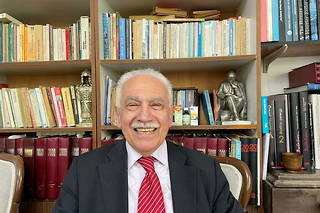 Dogu Perinçek, le 28 avril à son domicile à Istanbul
