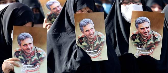 Des milliers d'Iraniens aux funerailles d'un colonel tue a Teheran