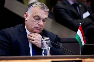 Viktor Orban a instauré l'état d'urgence en Hongrie.
