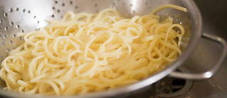 Chaque Italien consomme en moyenne plus de 23 kilos de pâtes par an.
