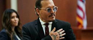 Johnny Depp lors de son procès en diffamation contre son ex-femme Amber Heard, au palais de justice du comté de Fairfax, en Virginie, le 18 mai 2022. 
 
