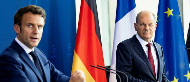 Emmanuel Macron et Olaf Scholz lors d'une conference de presse a Berlin, le 9 mai 2022.

