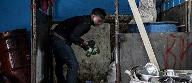 A Bogota, une vie de recycleur, dans les poubelles et la misere