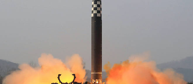 Tir de missile balistique, le 24 mars 2022, en Coree du Nord.  
