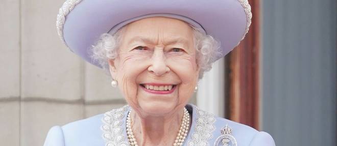 Elizabeth II acclamee au balcon de Buckingham pour son jubile historique