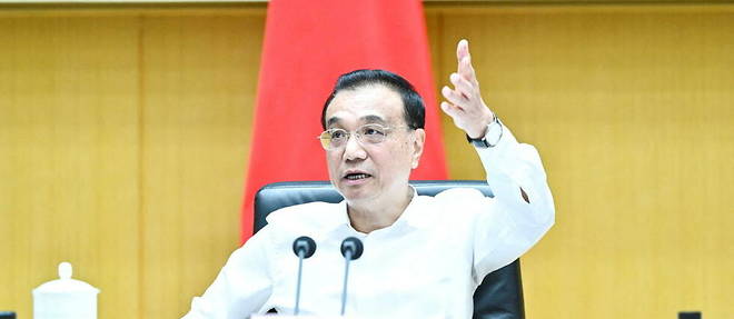 Pour temperer la politique sanitaire de Xi, Li Keqiang est ainsi parvenu a imposer 33 mesures de relance, et surtout vient de bannir 9 mesures excessives que tendaient a appliquer les autorites locales, lancees dans une surenchere de restrictions.
