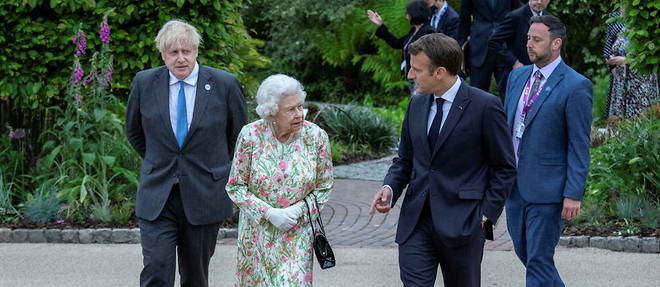Emmanuel Macron et la reine d'Angleterre le 11 juin 2021.
